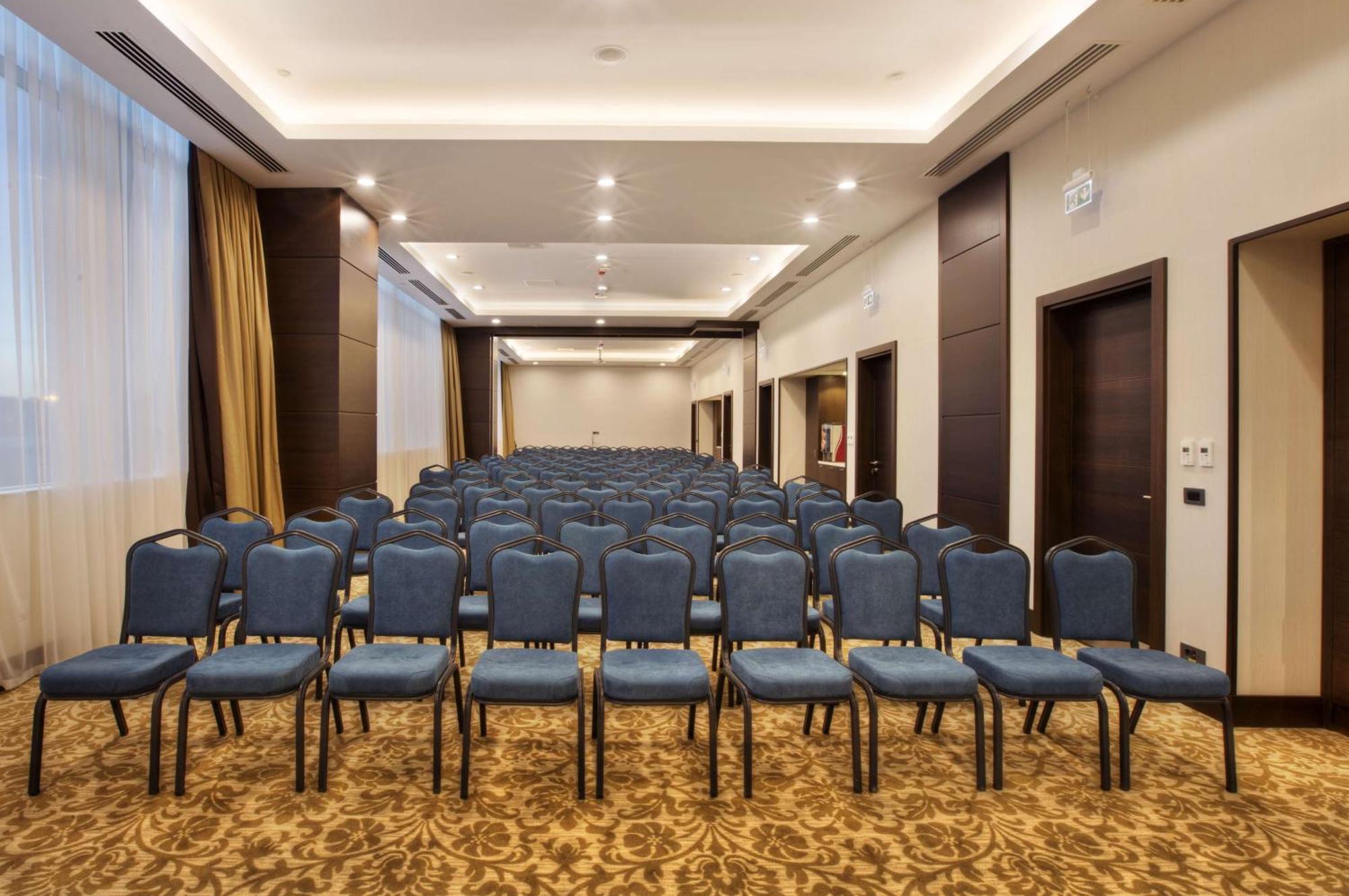 Готель Hilton Garden 4*