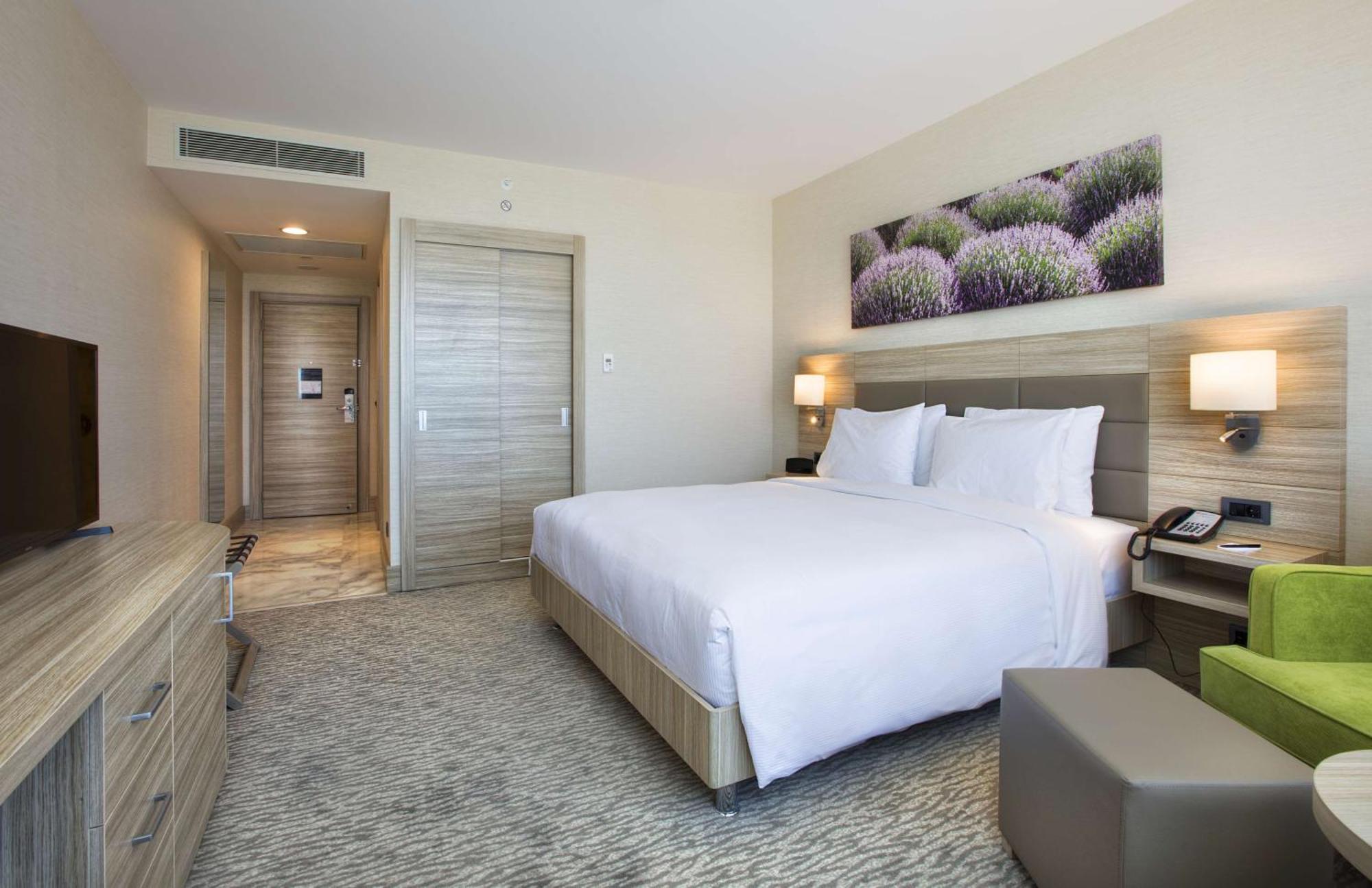 Готель Hilton Garden 4*