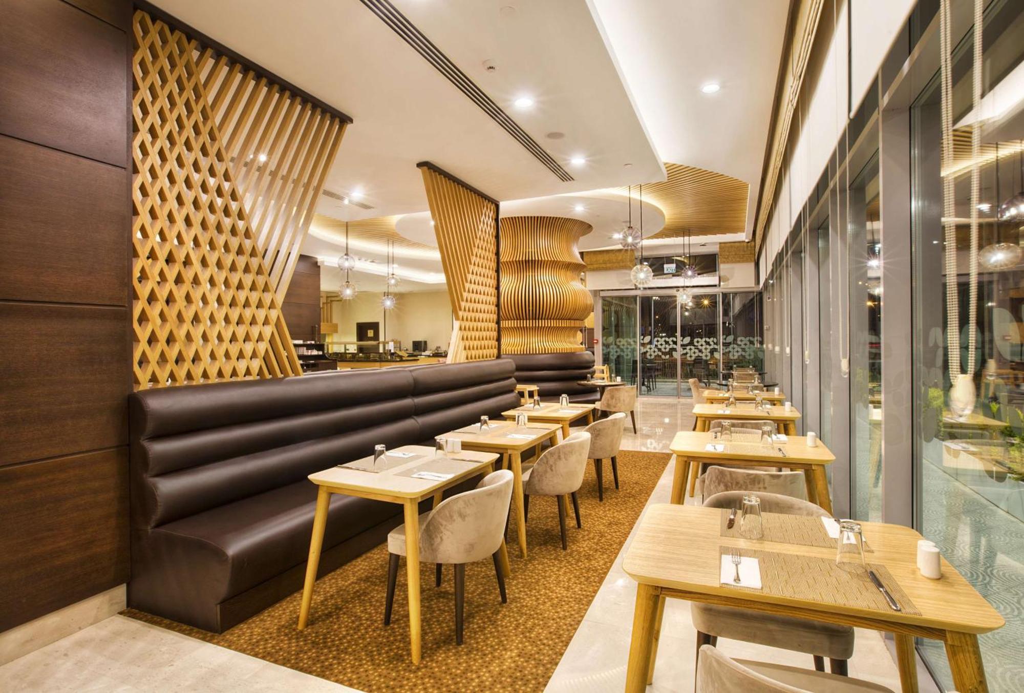 Hilton Garden Готель