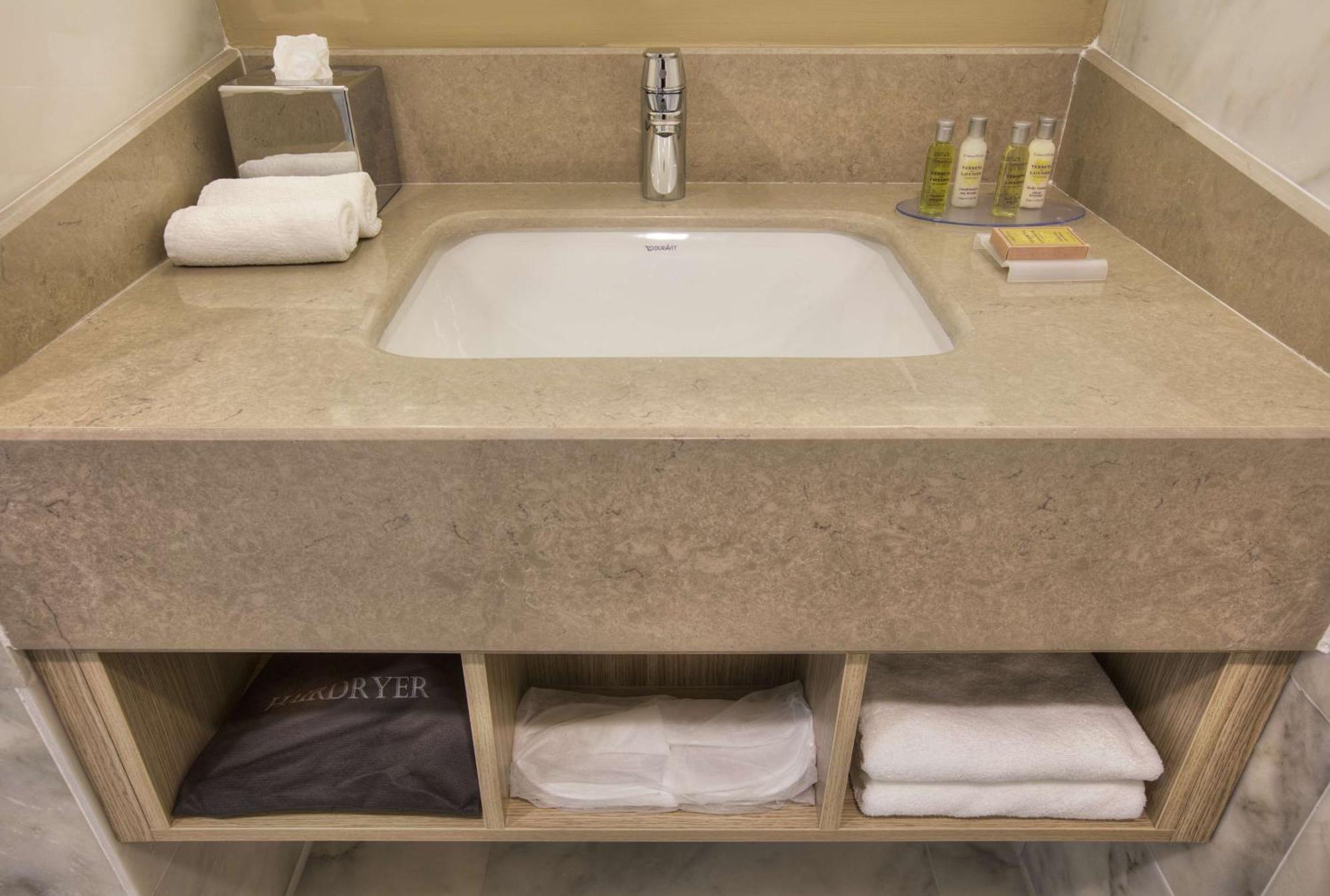 Готель Hilton Garden 4*
